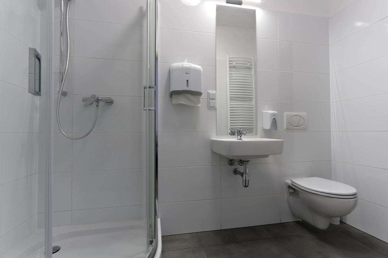 Pawilon Sportowo Turystyczny Kalwarianka Hostel Kalwaria Zebrzydowska Luaran gambar