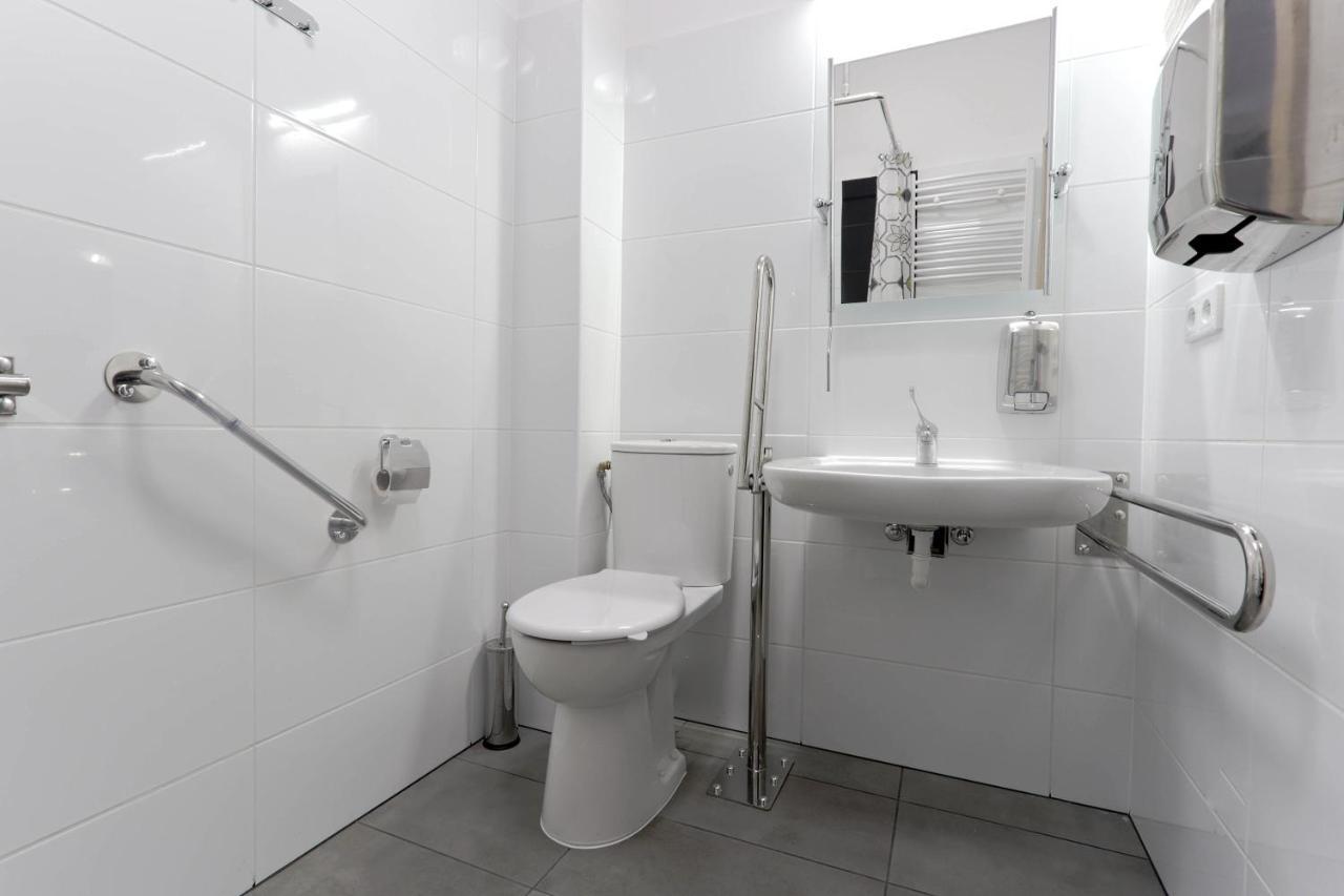 Pawilon Sportowo Turystyczny Kalwarianka Hostel Kalwaria Zebrzydowska Luaran gambar