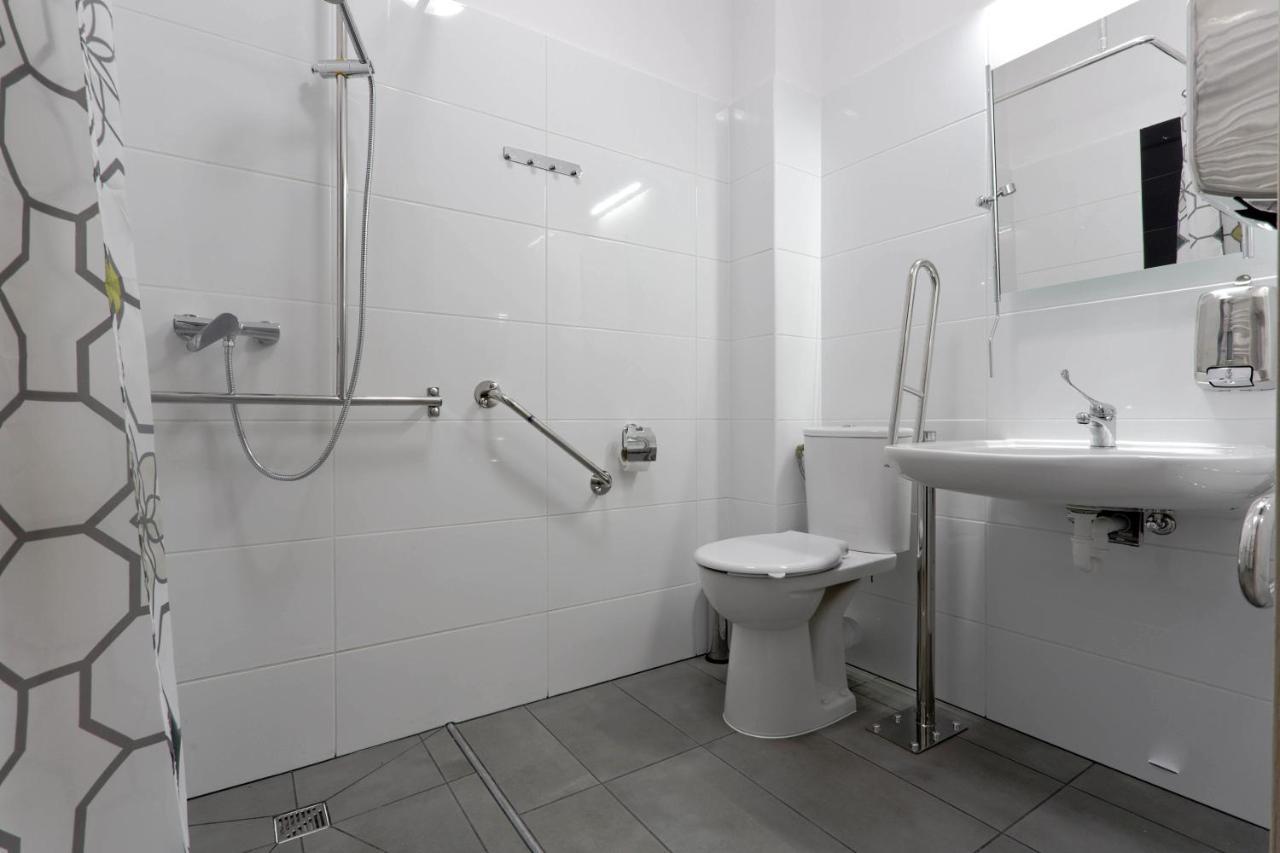 Pawilon Sportowo Turystyczny Kalwarianka Hostel Kalwaria Zebrzydowska Luaran gambar