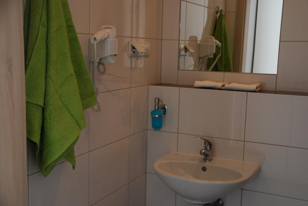 Pawilon Sportowo Turystyczny Kalwarianka Hostel Kalwaria Zebrzydowska Luaran gambar